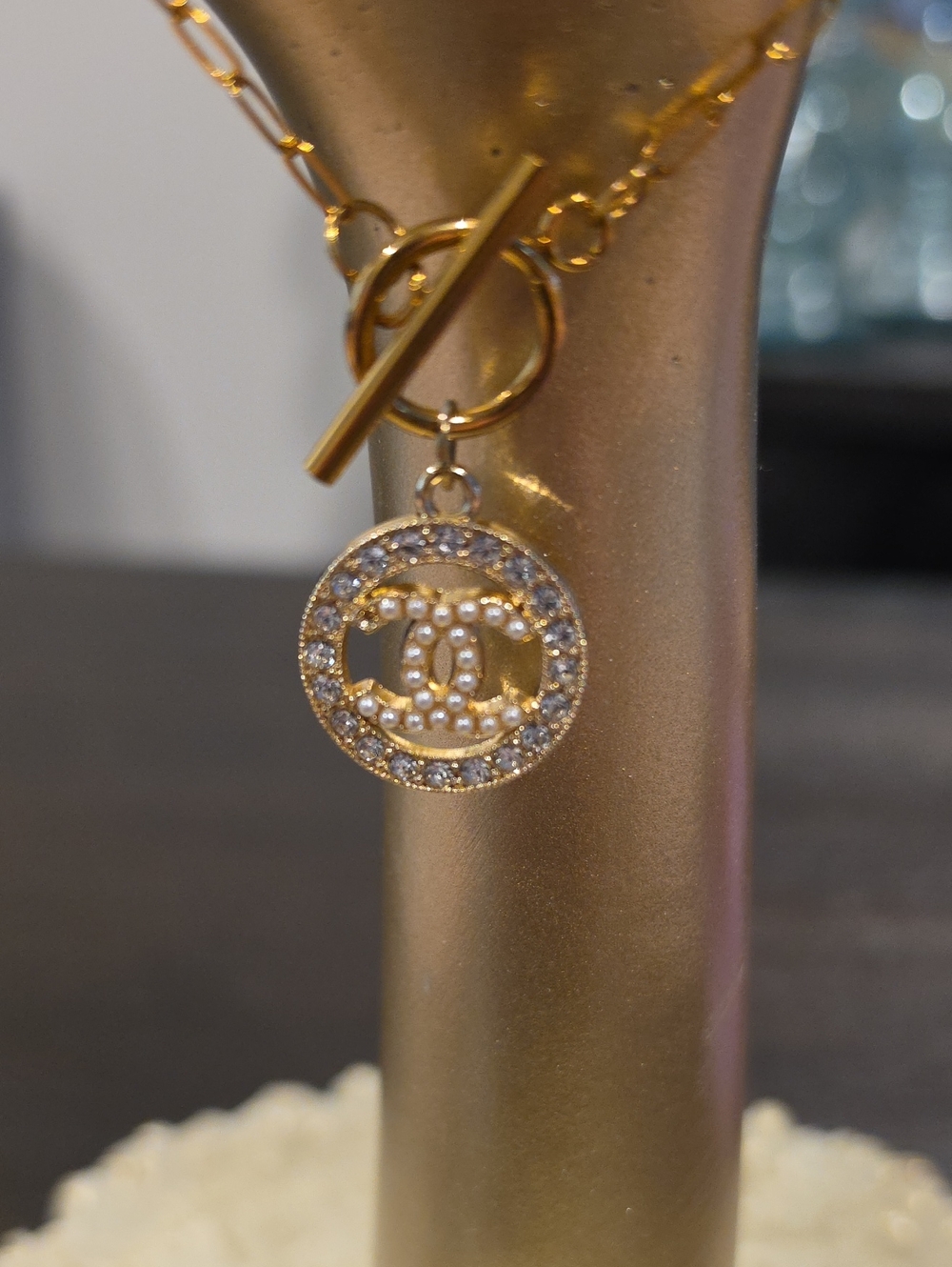 Authentic Chanel upscaled  rhinestone And Pearl tag pendant necklace 💕 Flaw